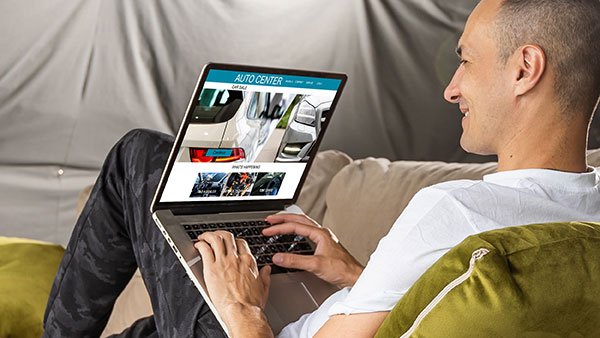 Man with his laptop on his legs